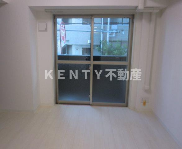 【寝室】 | フェニックス武蔵小山 | 広くて明るい寝室