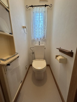 【トイレ】 | 廿日市市永原　戸建 | 1階トイレ　トイレ各階にあり