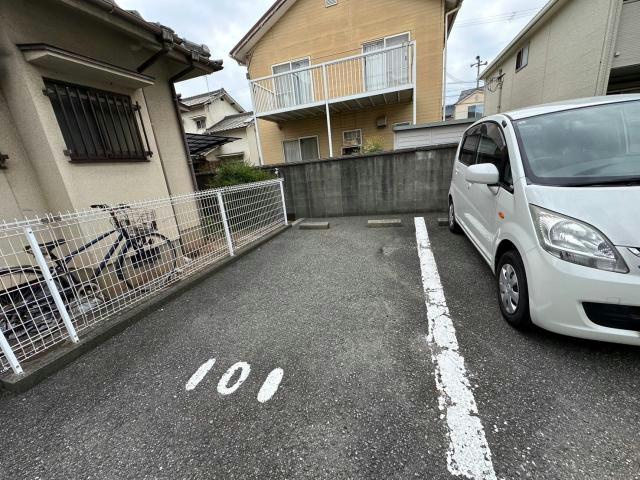 エルムＡの駐車場