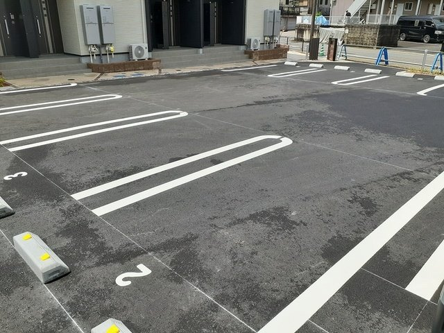 エスシー　トリアの駐車場