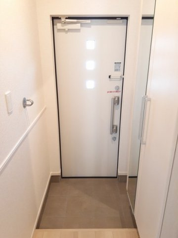 エスシー　トリアの玄関