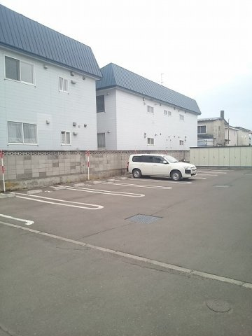 プリュスレテメゾンの駐車場