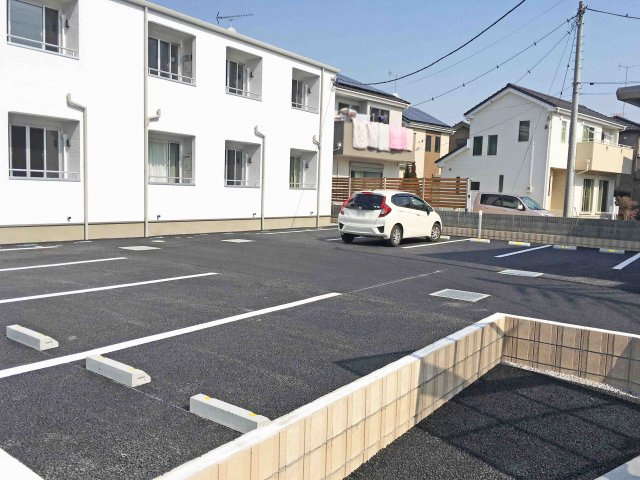 プリムラの駐車場|駐車場があるので、車を買う予定の方も安心です