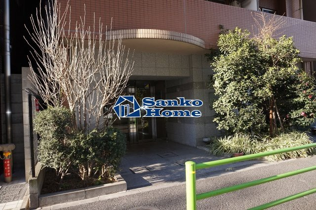 エクシム東日本橋のエントランス