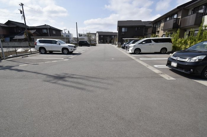 グラン ストリーツ　Cの駐車場
