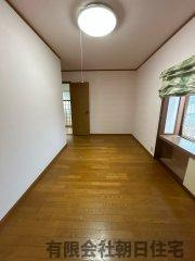 【洋室】 | 東津田町中古戸建 | 2階約9帖洋室です。