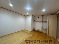 【洋室】 | 東津田町中古戸建 | 2階約8.8帖洋室です。
