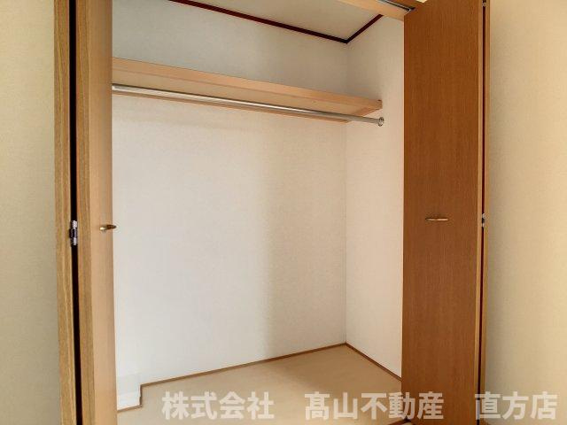 直方市大字感田のアパートの収納