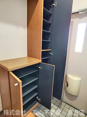 直方市大字感田のアパートの収納