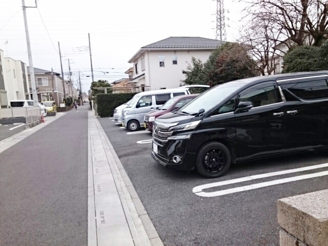 ベル コリーヌの駐車場