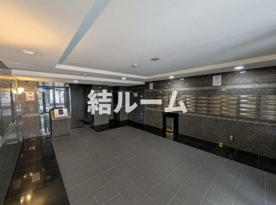 新宿区高田馬場４丁目の賃貸マンションのエントランス