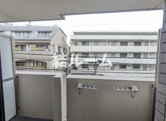 新宿区高田馬場４丁目の賃貸マンションのバルコニー