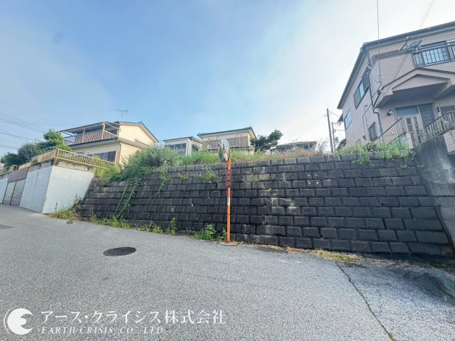 【外観】 | 船橋市大穴北8丁目 | 新しい家が増えても、空の広さはそのまま。春には桜、夏には青空、秋にはやわらかな光。季節ごとに表情を変える街で、長く暮らせる安心を。