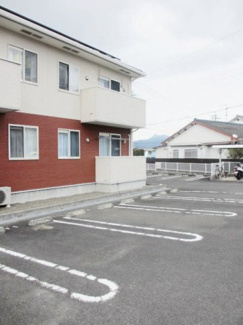 【駐車場】 | サンライズ西出水Ⅱ | 【サンライズ西出水Ⅱ】駐車場完備です