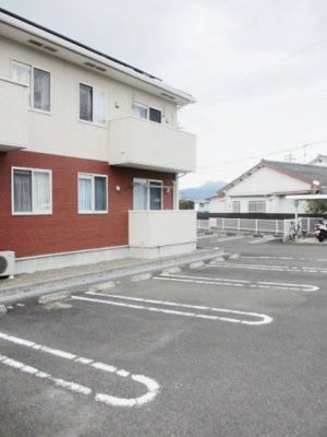 【駐車場】 | サンライズ西出水Ⅱ | 【サンライズ西出水Ⅱ】駐車場完備です