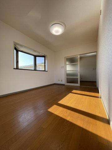 所沢メゾン1号館の洋室|※画像は同物件別室となります。出窓はありません。