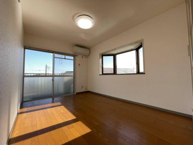 所沢メゾン1号館の洋室|※画像は同物件別室となります。出窓はありません。
