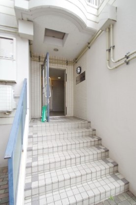 アスタック弐番館のエントランス