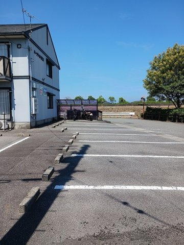 パークサイド３２８　Ｃの駐車場