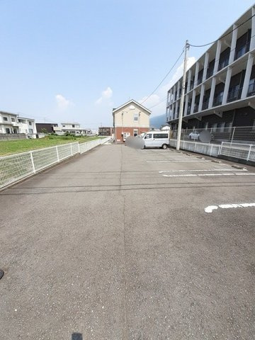 ウージーⅡの駐車場
