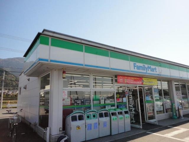 ウージーⅡの周辺|ファミリーマート寒川西店様まで80m