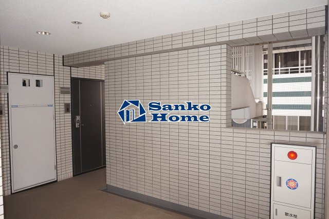 ガーラ・ステーション新富町のエントランス