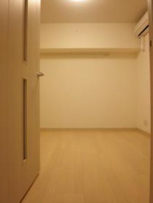 ガーラ・ステーション新富町の居間・リビング