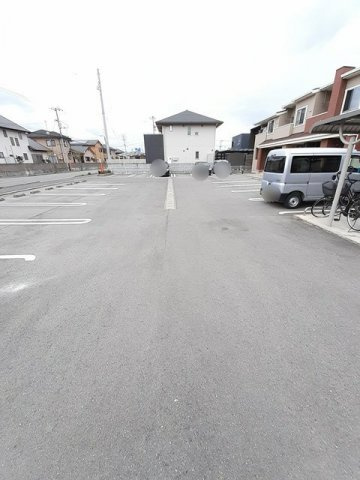 ヴィラ・モデッサ　Ｅの駐車場