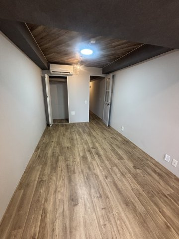 アルス市ヶ谷の収納|クローゼット上にエアコン1台設置済