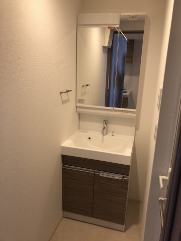 クレヴィスタ三軒茶屋の独立洗面台|独立洗面化粧台が付いています