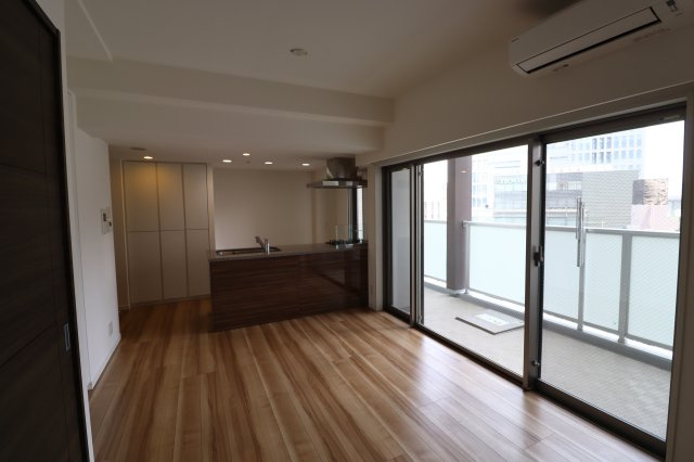 ルジェンテ赤坂の居間・リビング|こちらの居間で趣味の時間をお楽しみください