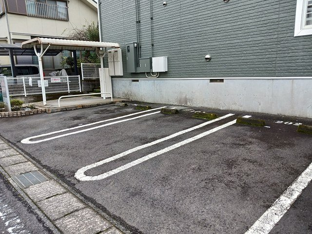 ウィステリア・ｙｏｕの駐車場