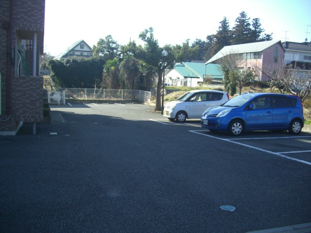 レジェン笠原弐番館の駐車場