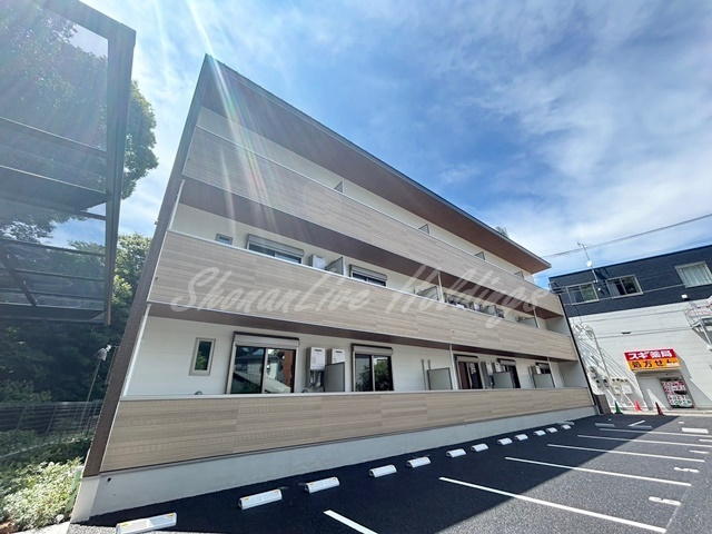 横浜市神奈川区三ツ沢上町のアパートの外観
