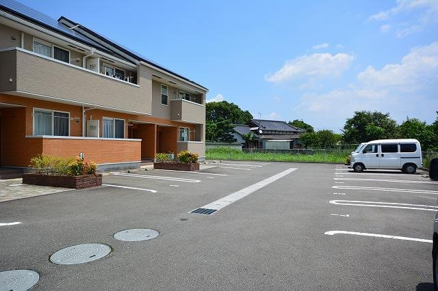 サンクレストの駐車場