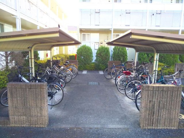 レオパレスグランドゥールＡのその他|駐輪場