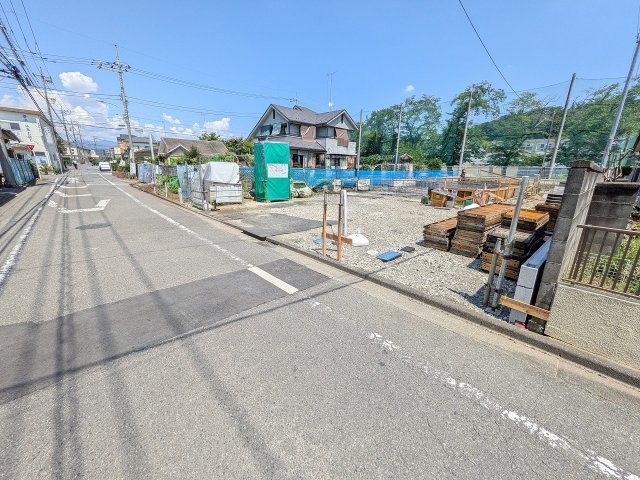 八王子市　川口町　新築一戸建て（5LDK）０３期の前面道路含む現地写真|～南5ｍ道路につき駐車もしやすいです～