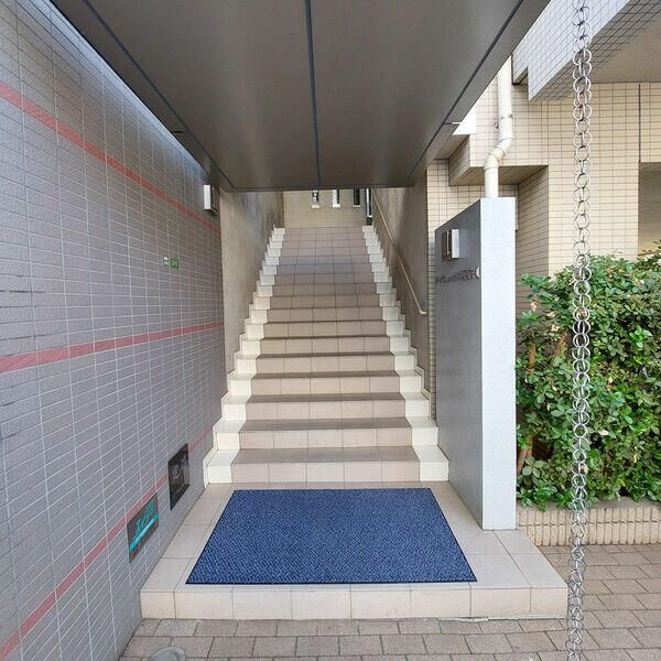足立区西新井７丁目の賃貸マンションのロビー