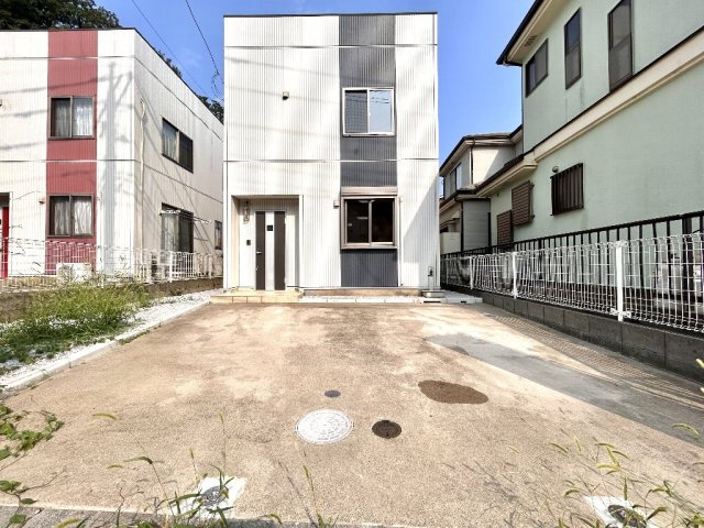 所沢市上安松　西武池袋線　秋津の駐車場|カースペースには車種により2台駐車が可能です。