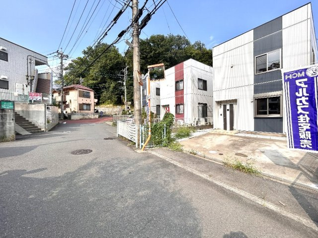 所沢市上安松　西武池袋線　秋津の前面道路含む現地写真|物件前面道路を北向きに撮影しております。交通量の少ない閑静な住環境です。