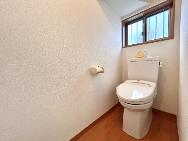 所沢市上安松　西武池袋線　秋津のトイレ|トイレにはウォシュレットが設置済みです。
綺麗に使用されています。