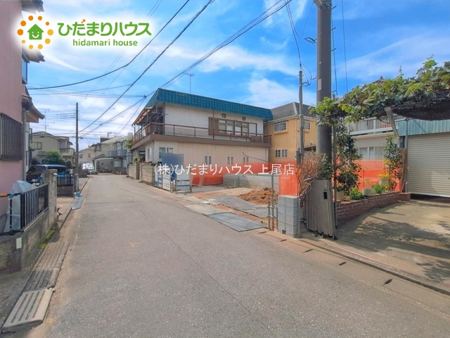 北本市西高尾4丁目　新築戸建　ブルーミング01の前面道路含む現地写真|8/20撮影