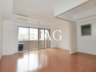 【居間・リビング】 | セザン新町 | 洋室のお部屋です。