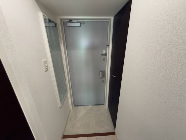 アーデン四ツ橋プライマリーワンの玄関