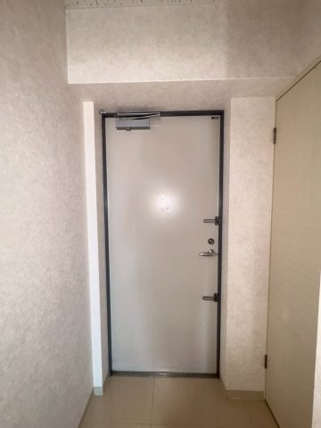 福岡市東区箱崎ふ頭３丁目の賃貸マンションの玄関