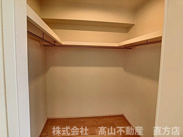 直方市大字感田のアパートの収納