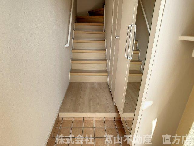 直方市大字感田のアパートの玄関