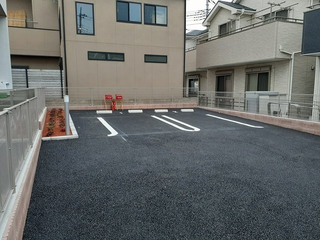 レジデンス春岡の駐車場
