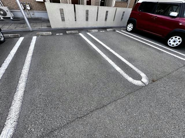 リュミエールm&y　B棟の駐車場
