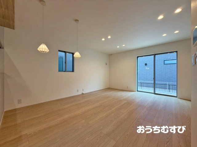 春日井市高山町6期(全3棟)の居間・リビング